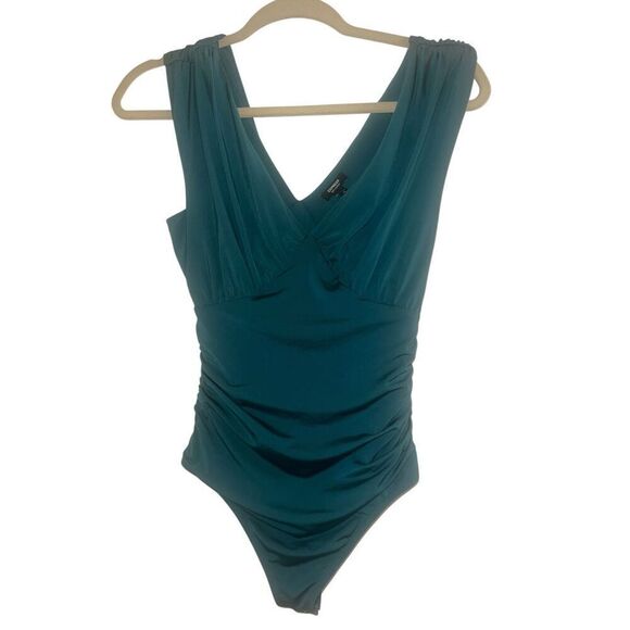✨EXPRESS Green Body Contour Double Layer Empire V Neck Sz XS Bodysuit✨ - Picture 6 of 9